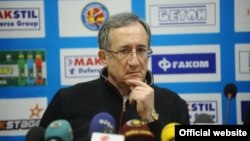 Лино Червар, тренер на ракометниот клуб Металург.