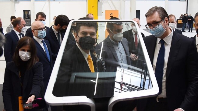 Aleksandar Vučić (desno) na otvaranju fabrike Continental Automotiv u Novom Sadu, 7. mart 2021.