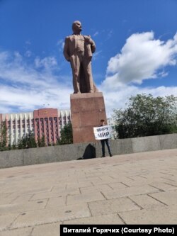 Александр Перевалов на антивоенном пикете, Чита