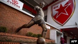 Bista fudbalske legende Rajka Mitića ispred istoimenog stadiona Crvene zvezde u Beogradu, na adresi na kojoj je registrovano predstavništvo Zenita