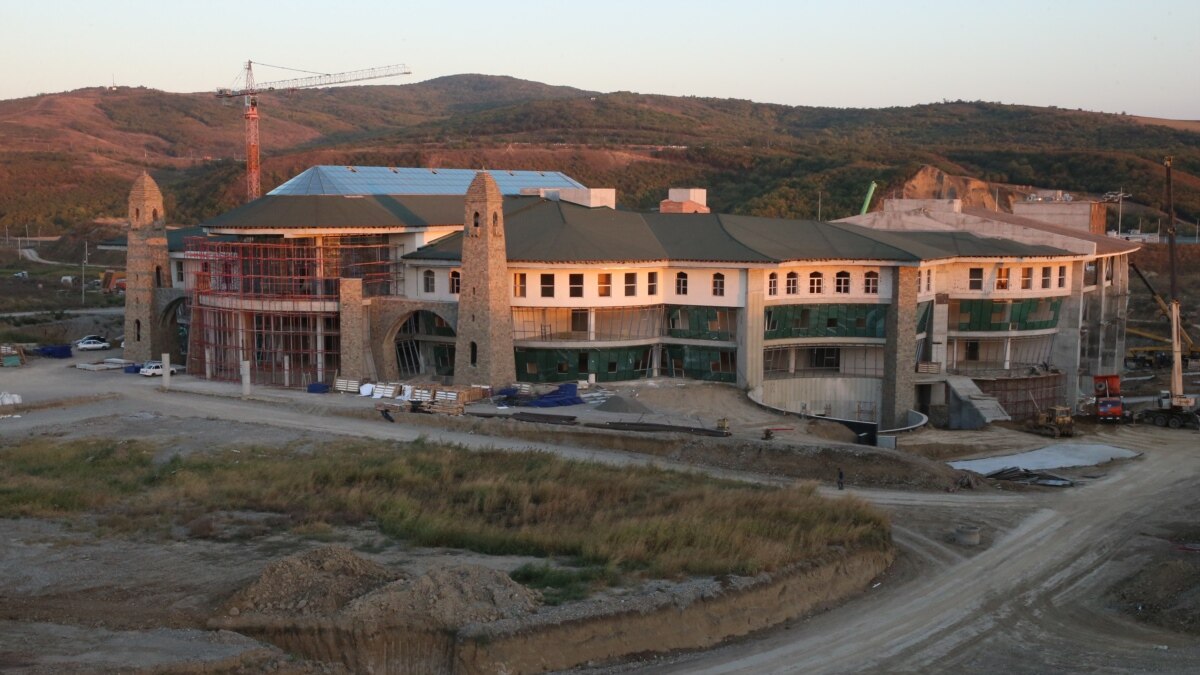 "Госуслуги" рекламируют "университет спецназа" в Чечне – "Медиазона"