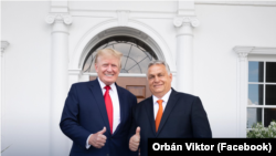 Ish-presidenti amerikan, Donald Trump (majtas) dhe kryeministri hungarez, Viktor Orban, në Nju Xhersi, SHBA, gusht 2022.
