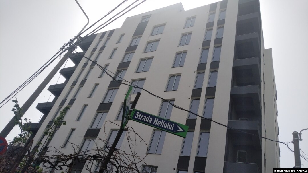 Blocului de pe strada Heliului, construit fără niciun fel de autorizație, a fost intabulat.