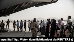 آرشیف - روند تخلیه افغان ها از میدان هوایی کابل