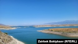 Вид на Кировское водохранилище в Таласской области Кыргызстана. 2022 год