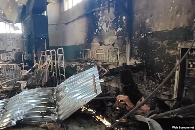 Наслідки вибуху та пожежі в бараку в Оленівці, липень 2022 року