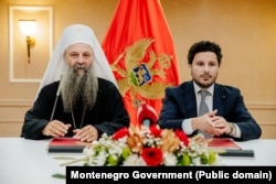 Patrijarh Porfirije i premijer Dritan Abazović, potpisivanje Temeljnog ugovora 3. avgusta.
