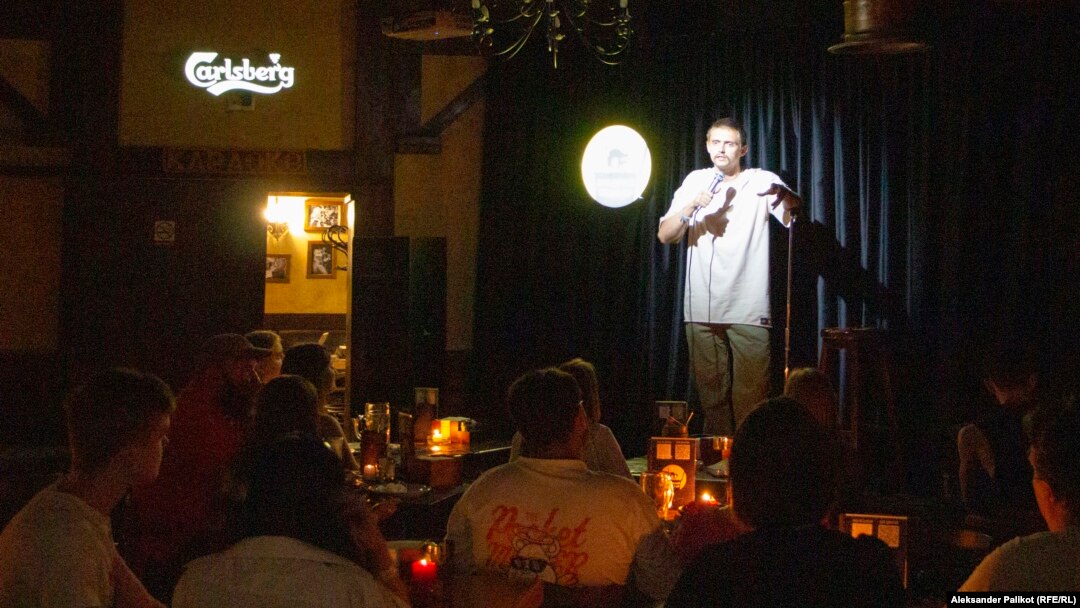 Dmytro Zakharchenko performing at a Kyiv comedy club: "We tell jokes and you laugh. It's as simple as that."