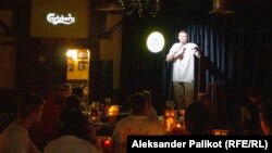 Dmytro Zakharchenko performing at a Kyiv comedy club: "We tell jokes and you laugh. It's as simple as that."