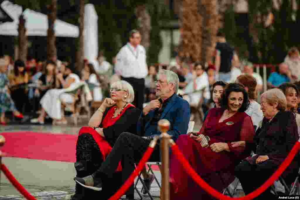 În semn de apreciere, la festival, este organizată și Gala CineMemoriam, cu momente de evocare pentru actorii Florina Cercel, Luminița Gheorghiu și Ion Dichiseanu. În cadrul evenimentului vor fi prezenți apropiați și membri ai familiei, printre care: Carmen Tănase (dreapta centru), Ileana Popovici (dreapta), Irina Margareta Nistor (stânga), Laurențiu Damian, Ioana Dichiseanu, Stere Gulea.