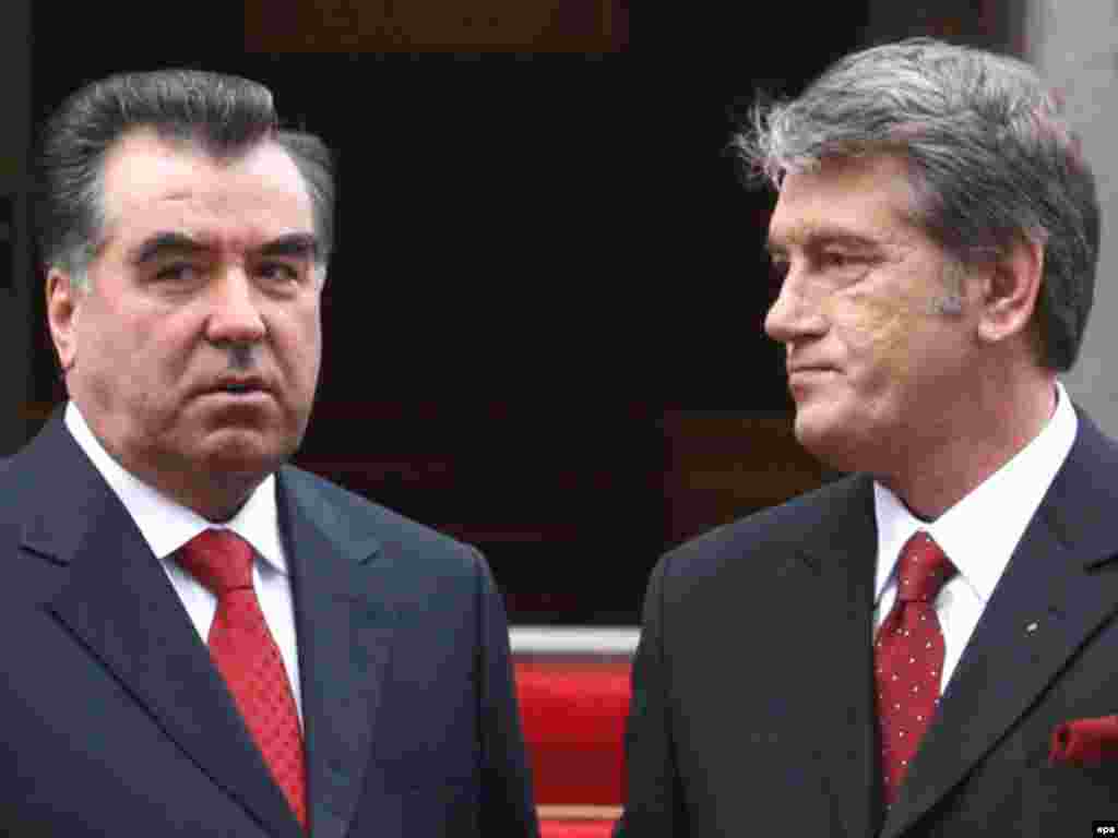 Ukraine -- President Viktor Yushchenko (R) meets with his Tajik counterpart Emomali Rakhmon in Kyiv, 04Dec2008 - aption: epa01568023 Ukrainian President Viktor Yushchenko (R) talks with Tajik President (L) Imomali Rakhmon during their meeting at presidential office in Kiev, 4 December 2008. Imomali Rakhmon arrived to Ukraine on Wednesday for three-day State visit