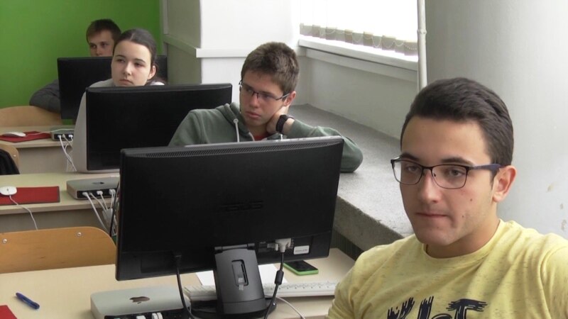 Колку од младите во Македонија имаат основни дигитални вештини?