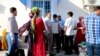 Türkmenistanda çäklendirmeleriň möhleti uzaldylýan mahaly, Daşoguzda her gün onlarça ýolagçy uçara goýberilmeýär
