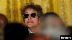 АҚШ музыканты Боб Дилан.