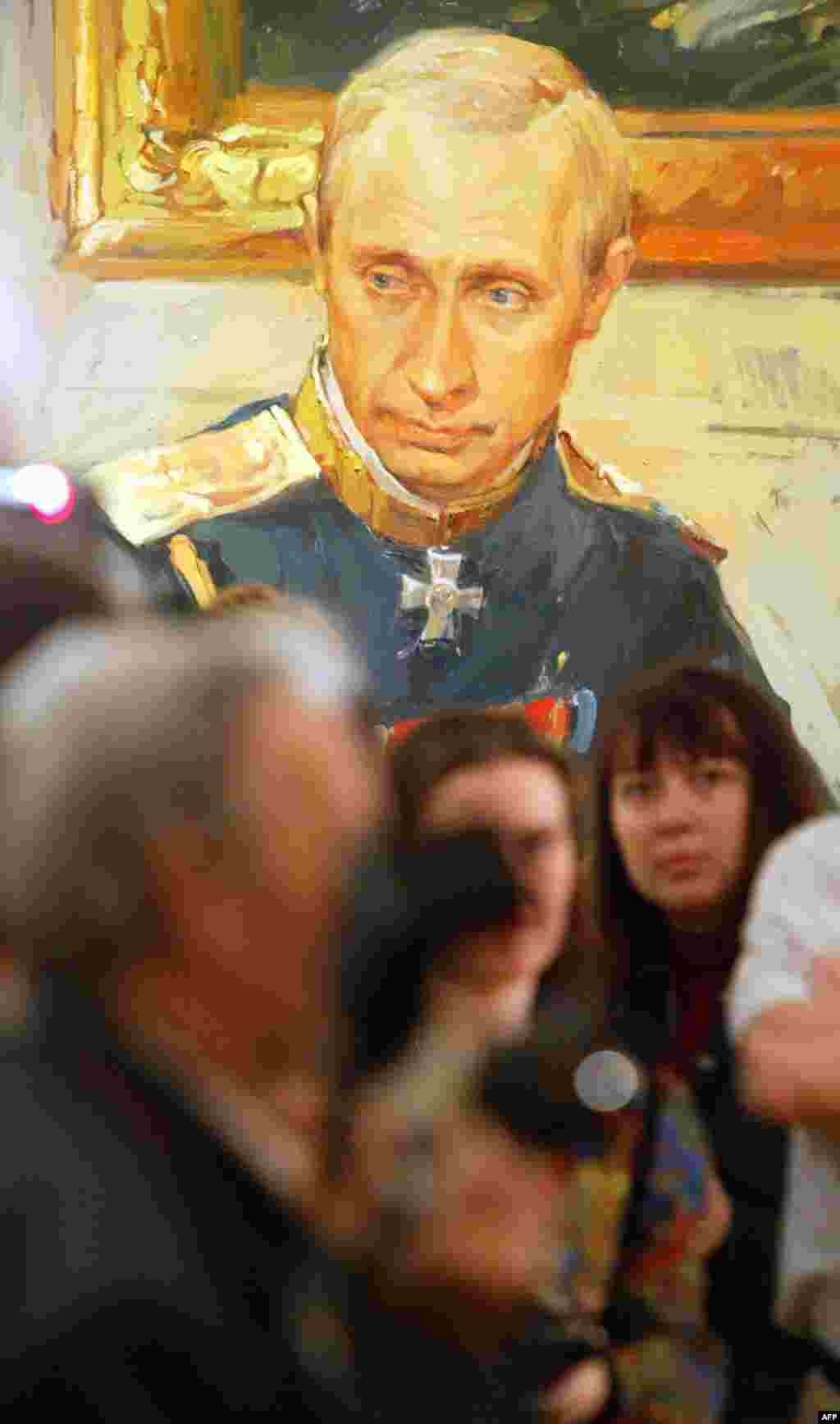 Putin çar libasında