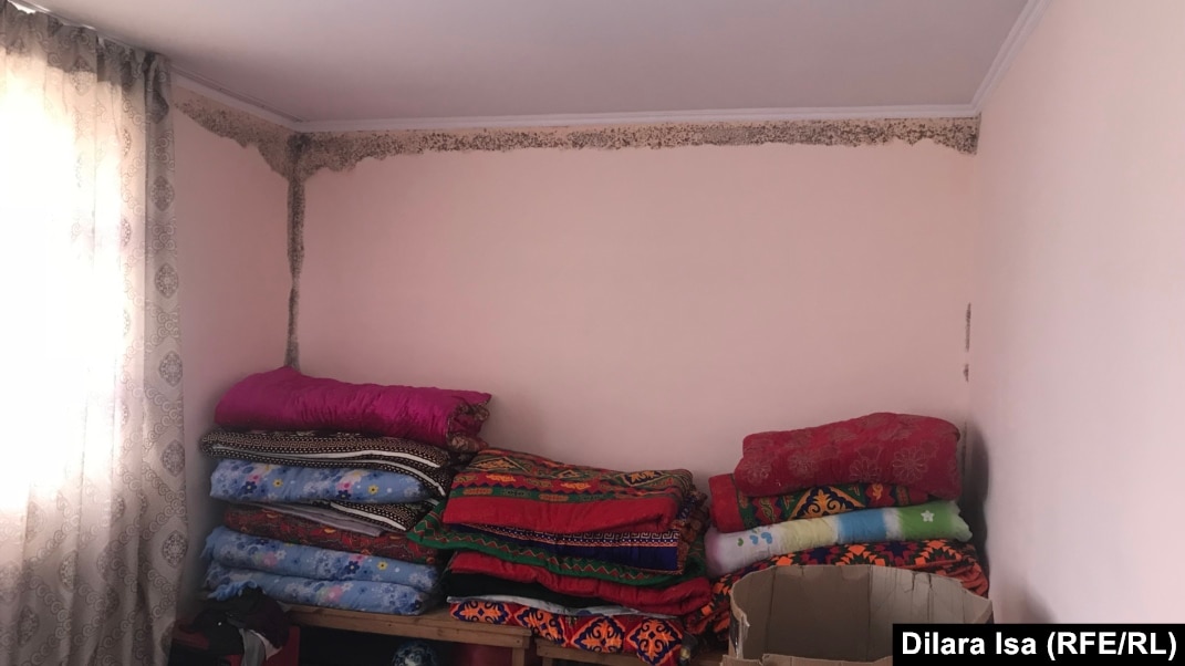 Мәжбүрлеп ас үйге кіргізді