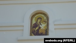 Цудадзейны абраз Баркалабаўскай Маці Божай на ўваходнай браме манастыра