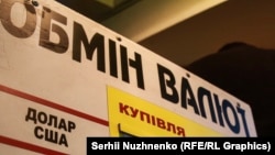 За даними НБУ, офіційний курс гривні до долара США залишається стабільним уже майже три місяці