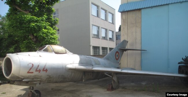 МиГ-15 – самый массовый реактивный боевой самолёт в истории. Сконструирован для уничтожения летающих суперкрепостей Б-29. Снимок А. Гогуна, сделанный в военно-историческом музее Бухареста
