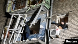 په زاپوریژیا کې د استوګنې یو اپارتمان د روسیې د بې پیلوټه الوتکې له برید وروسته