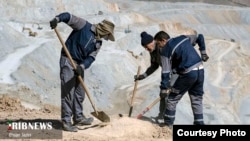 Workers at a copper mine in Iran. (file photo)