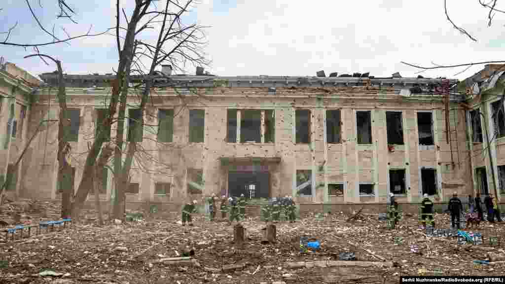 Знищений ракетними ударами Будинок офіцерів у Вінниці