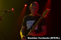 Евгений Федоров, лидер рок-группы Tequilajazzz на концерте в Киеве, Украина, 2017 год