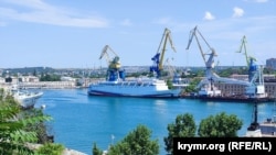 Круизный лайнер «Князь Владимир» в Севастопольском порту