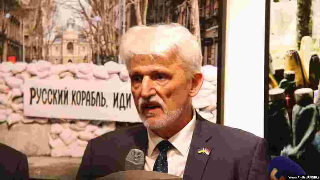 &quot;Izložba koju danas otvaramo zajedno ovde osmišljena je da širi istinu o zločinima Putinovog neonacističkog režima na našoj teritoriji&quot;, rekao je ambasador Ukrajine u Srbiji Volodimir Tolkač na otvaranju izložbe u Endžio HUB-u.
