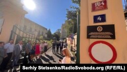 Нині за цією адресою у столиці Чехії розміщена спеціалізована школа для дітей із вадами слуху