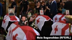 ავიაკატასტროფაში დაღუპულების სამოქალაქო პანაშვიდი სამების ტაძარში. 2 აგვისტო, 2022 წელი.