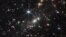 A NASA James Webb Űrteleszkópjának első színes képe a SMACS 0723 galaxishalmazt mutatja, amely infravörös kamerával készült, különböző hullámhosszúságú képekből összeállított felvétel, amelyet 2022. július 11-én tettek közzé