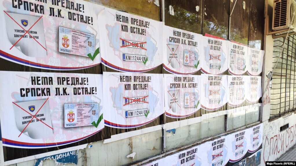Posterë me mesazhe kundër vendimeve të Qeverisë së Kosovës janë parë në veri të Kosovës. 