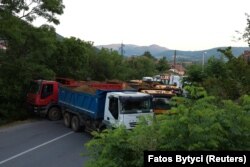 Вантажівки блокують дорогу, Рударе, Косово, 1 серпня 2022 року