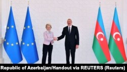 Ադրբեջանի նախագահ Իլհամ Ալիևը Բաքվում ընդունում է Եվրահանձնաժողովի նախագահ Ուրսուլա ֆոն դեր Լայենին, 19-ը հուլիսի, 2022թ.