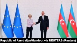Predsjednica Evropske komisije Ursula fon der Lajen i predsjednik Azerbejdžana Ilham Alijev u Bakuu, 18. juli 2022.