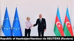 Azerbaijan - Azerbaijani President Ilham Aliyev shakes hands with European Commission President Ursula von der Leyen during a meeting in Baku, Azerbaijan, July 18, 2022.