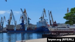 Судно LAODICEA в порту Феодосии, 15 июля 2022 года