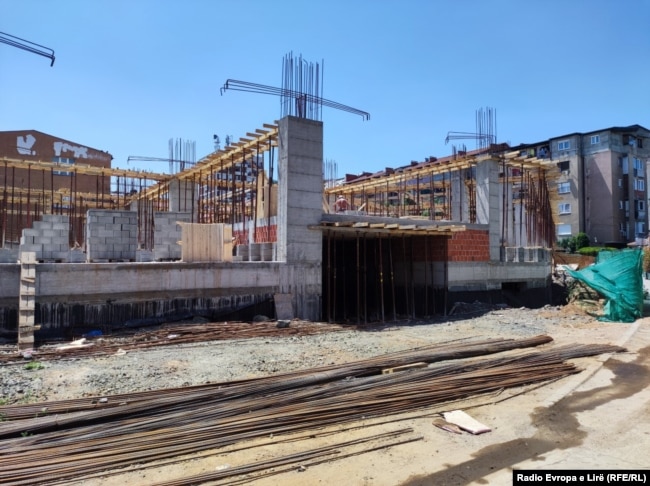 Contruction on a makeover of a university building in North Mitrovica.