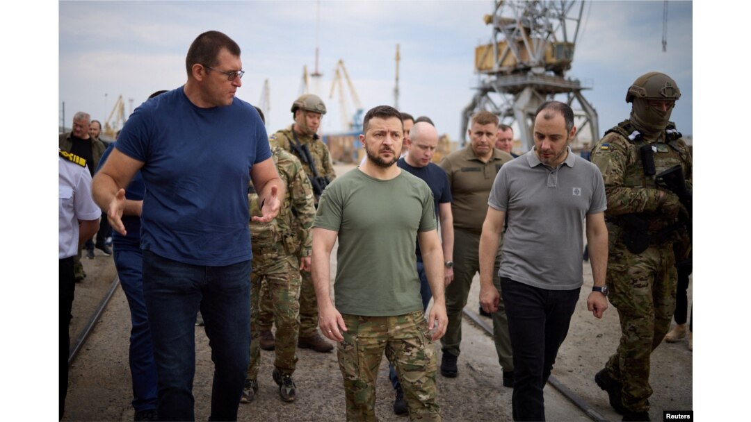Zelenski, în vizită în portul Ciornormorsk.