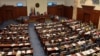 Пратениците дебатираат во македонското Собрание.