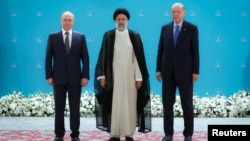 Recep Tayyip Erdoğan (sağda), İbrahim Rəisi və Vladimir Putin Tehran görüşündə