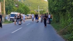 Serbët bllokojnë rrugët në Rudarë 