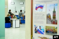 Мешканці Херсона подають заяви на отримання російського громадянства 21 липня 2022 року на тлі триваючих російських військових дій в Україні