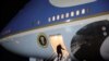 Predsednik Sjedinjenih Američkih Država (SAD) Džo Bajden (Joe Biden) se ukrcava u avion uoči svoje prve turneje na Bliskom istoku otkako je izabran na funkciju predsednika. Merilend, SAD, 12. jul 2022.