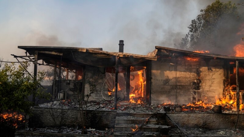 Grčka evakuisala priobalje Lezbosa zbog požara
