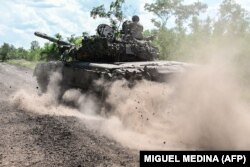 Imagine generică cu un tanc de pe frontul din Ucraine. 13 iulie 2022, MIGUEL MEDINA / AFP