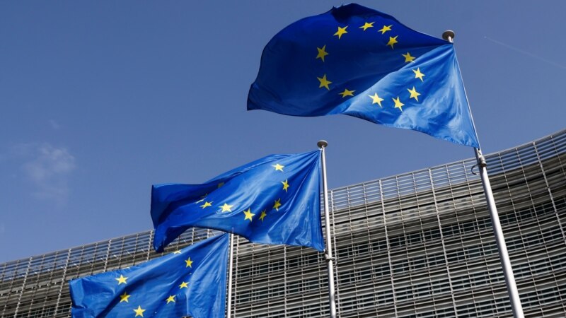 BE-ja dëshiron të pezullojë fondet për Hungarinë