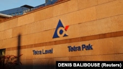 Наприкінці березня Tetra Pak повідомила російським клієнтам про тимчасове скорочення асортименту харчової упаковки