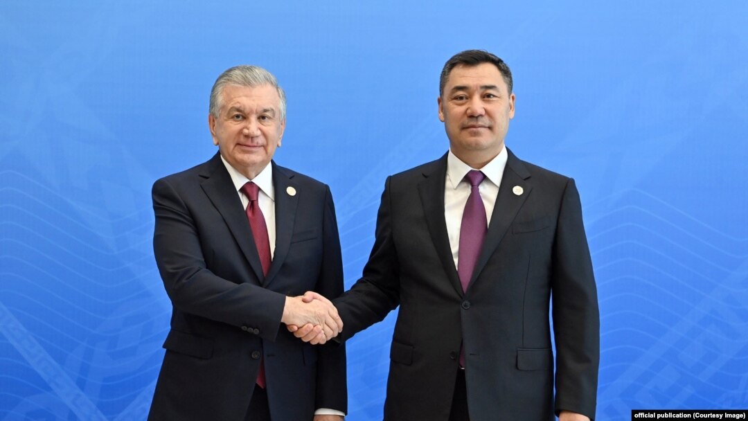 Садыр Жапаров менен Шавкат Мирзиёев.